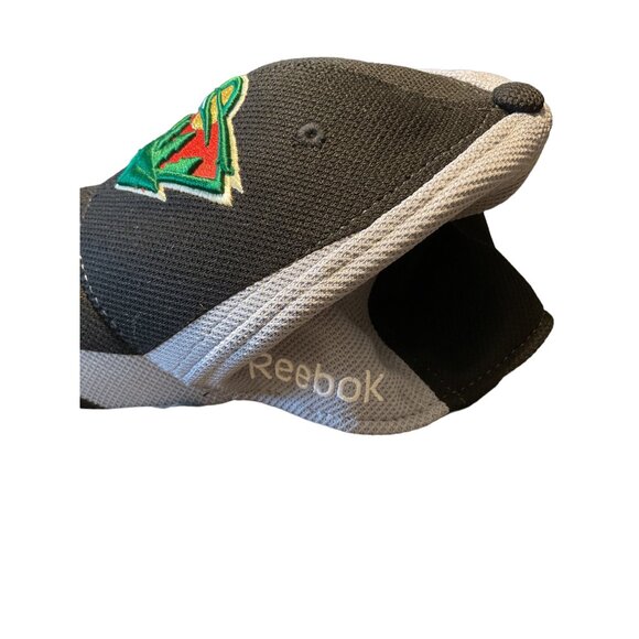 Reebok NHL Center Ice Collection Hat Minnesota Wild Logo Black & Grey S/M - Picture 4 of 7